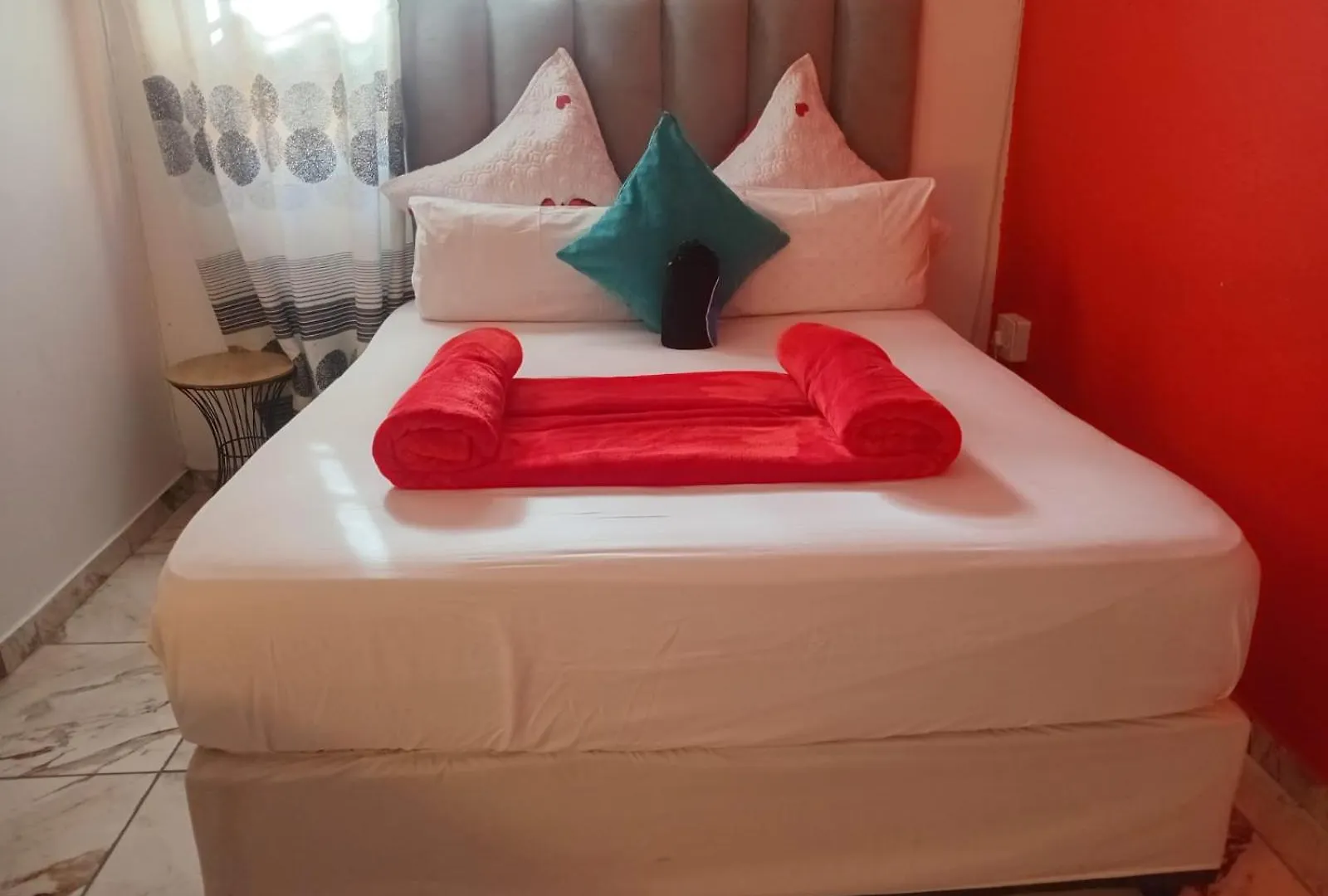 Neo & Ruks Guest Houses Goodwood Bed and Breakfast