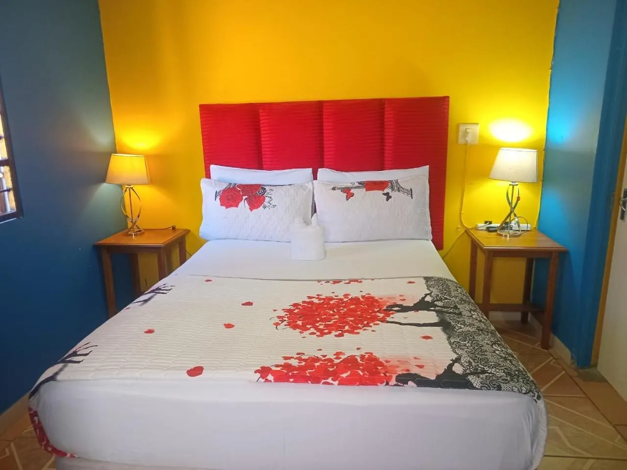 Neo & Ruks Guest Houses Goodwood Bed and Breakfast