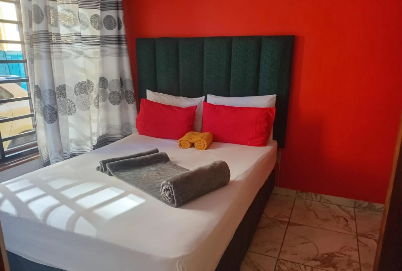 Neo & Ruks Guest Houses Goodwood Bed and Breakfast